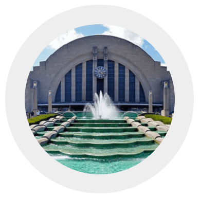 A fountain with steps leading to the top of it.